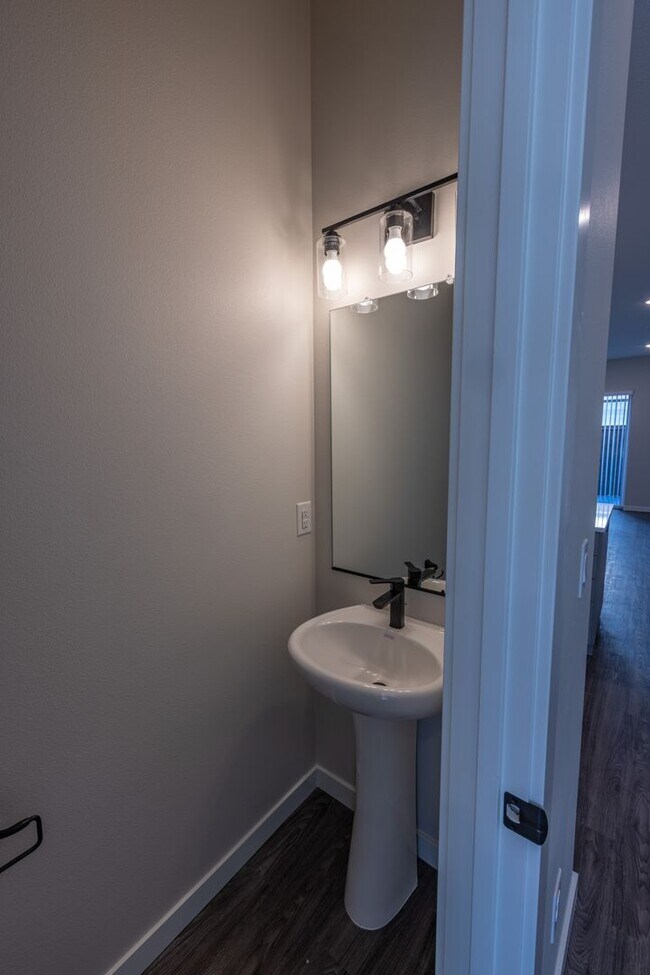 Foto del edificio - Built in 2024 - 3 bedroom with loft/office. Has AC.