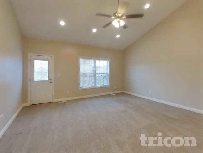 Building Photo - 4687 Bayview Dr