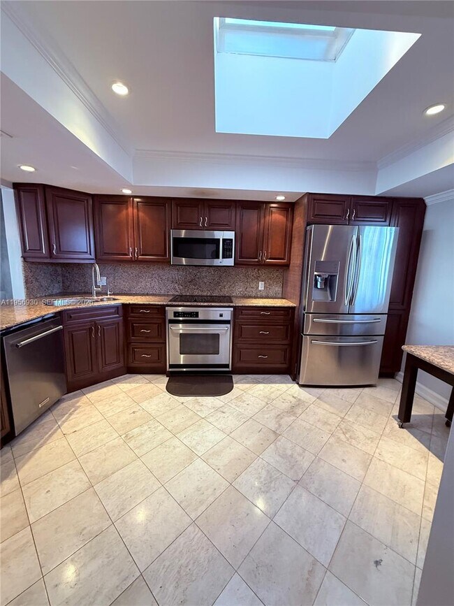 Foto del edificio - 4000 NE 168th St