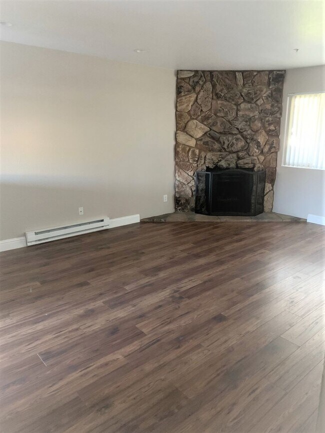 Foto del edificio - Lovely 2 bedroom PUD in the E Section of R...