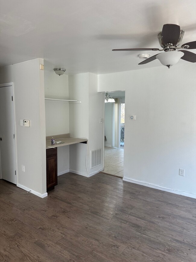 Foto del edificio - 6913 Woodstream Ln