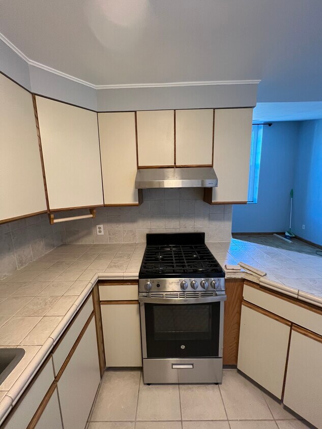 2459 Whitney Ave Unit Hamden 1 bedroom, Hamden, CT 06518 Condo for