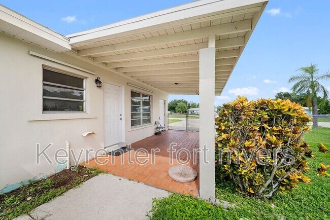 Foto del edificio - 275 Lakeview Dr
