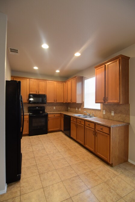 Foto del edificio - 820 Sugar Brook Dr