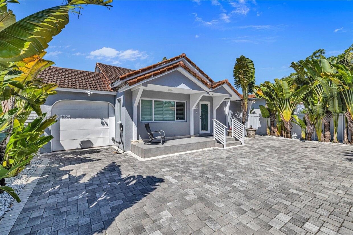 Primary Photo - 2263 SW 12th St