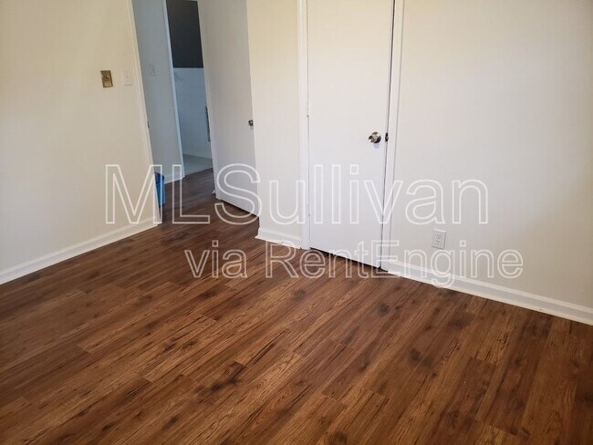 Foto del edificio - 2421 Dearborn Dr