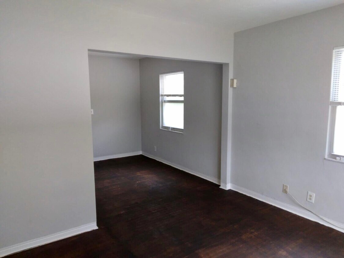 Building Photo - 818 El Vedado
