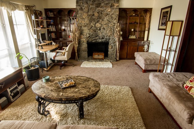 Living Room - College View Apartments