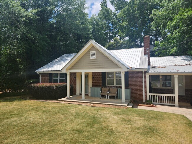 Building Photo - 550 McWhorter Dr