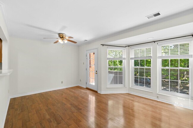 Foto del edificio - Spacious 1,440 SF Central West End Home with Garage Parking, Pool Access & Close to BJC/WashU