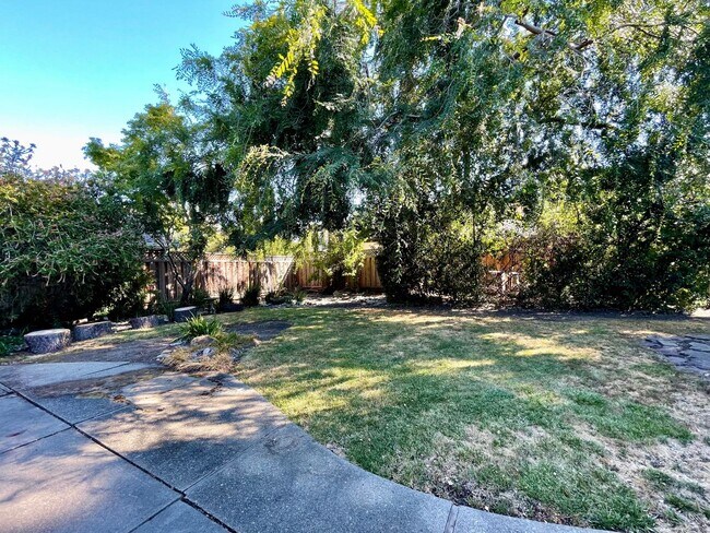 Building Photo - Palo Alto - Midtown, 4 Bed, 2 Bath Updated