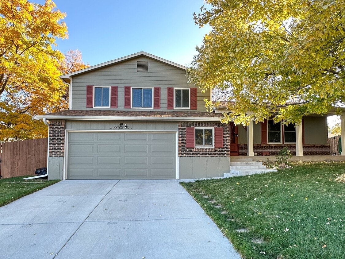 Primary Photo - Updated Single-Family Home with Large Back...