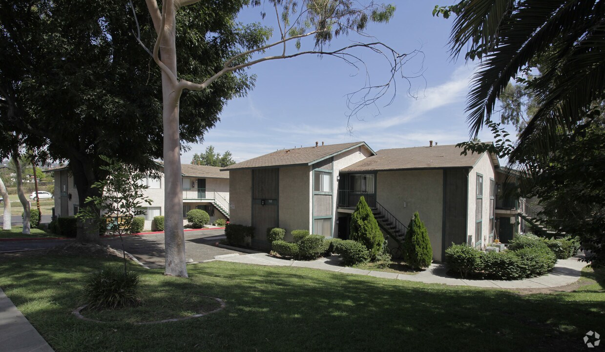 Primary Photo - 350-352 S Monte Vista St