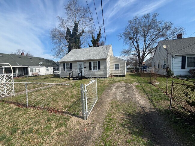 Foto del edificio - 1634 Rolfe Pl