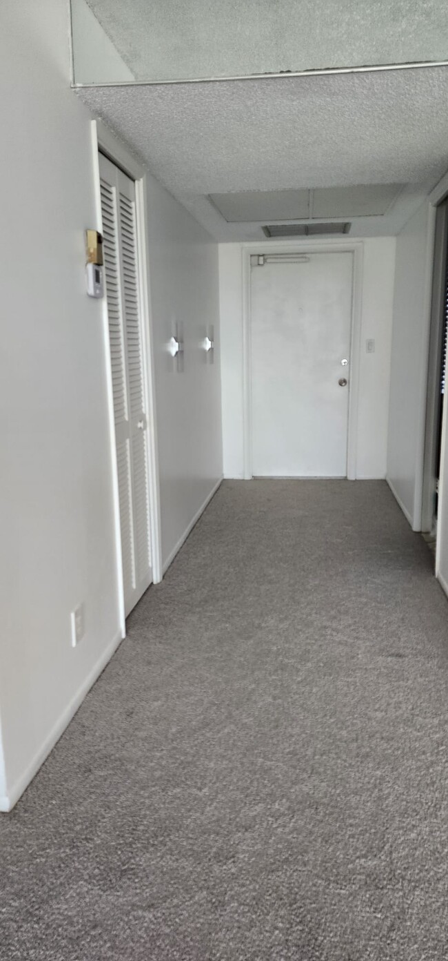 Building Photo - 3010 N Course Dr