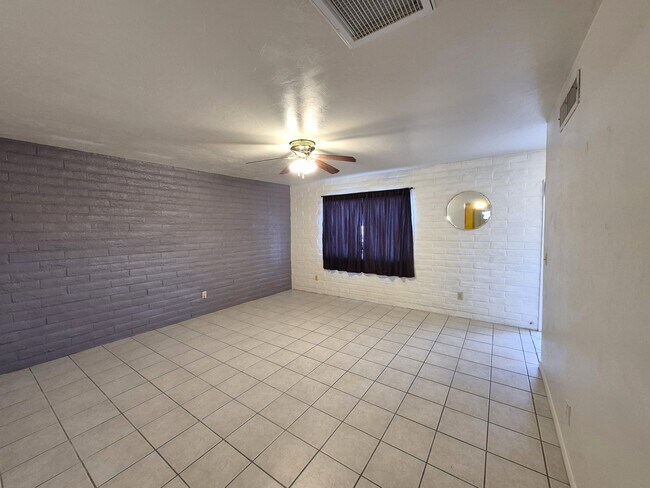 Foto del edificio - 6566 E Hawk Dr