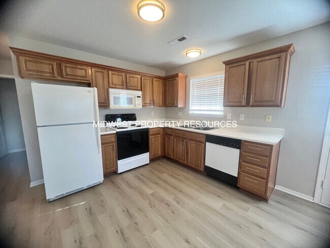 Building Photo - Ranch townhome w/ Mowing provided