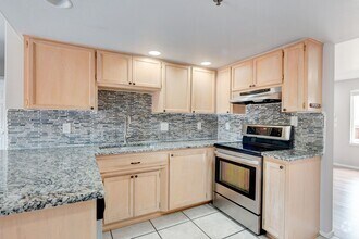 Building Photo - 300 N Oak Harbor St