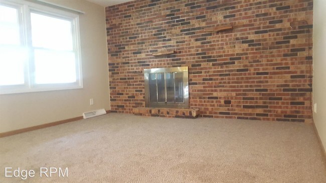 Building Photo - 3 br, 1 bath Apartment - 2624 W 3rd Street