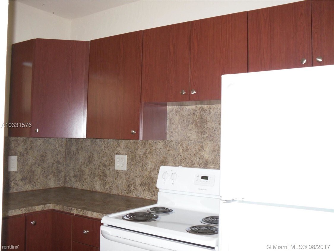 Foto del edificio - 2175 NE 169th St