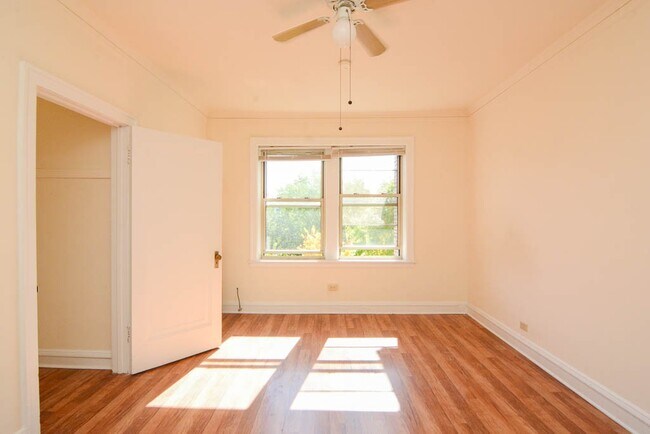Foto del edificio - 2536 N Sawyer Ave