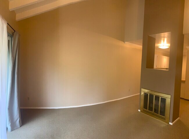 Building Photo - 2738 Oak Rd