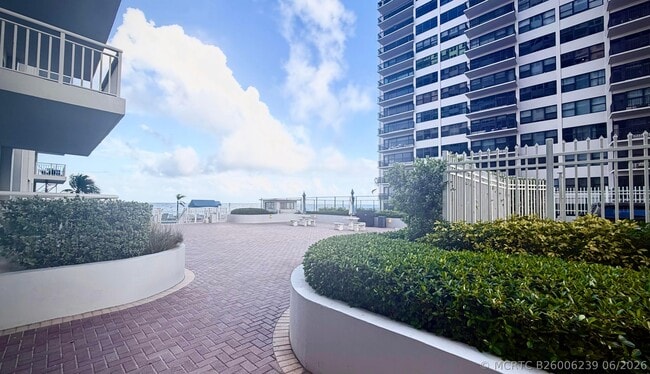 Building Photo - 3850 Galt Ocean Dr