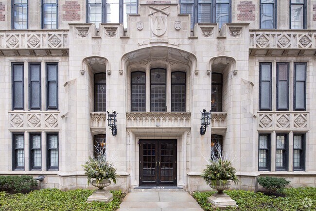 Entrance - 220-232 E Walton Plz