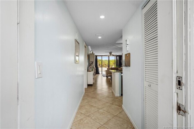 Foto del edificio - 10680 S Ocean Dr