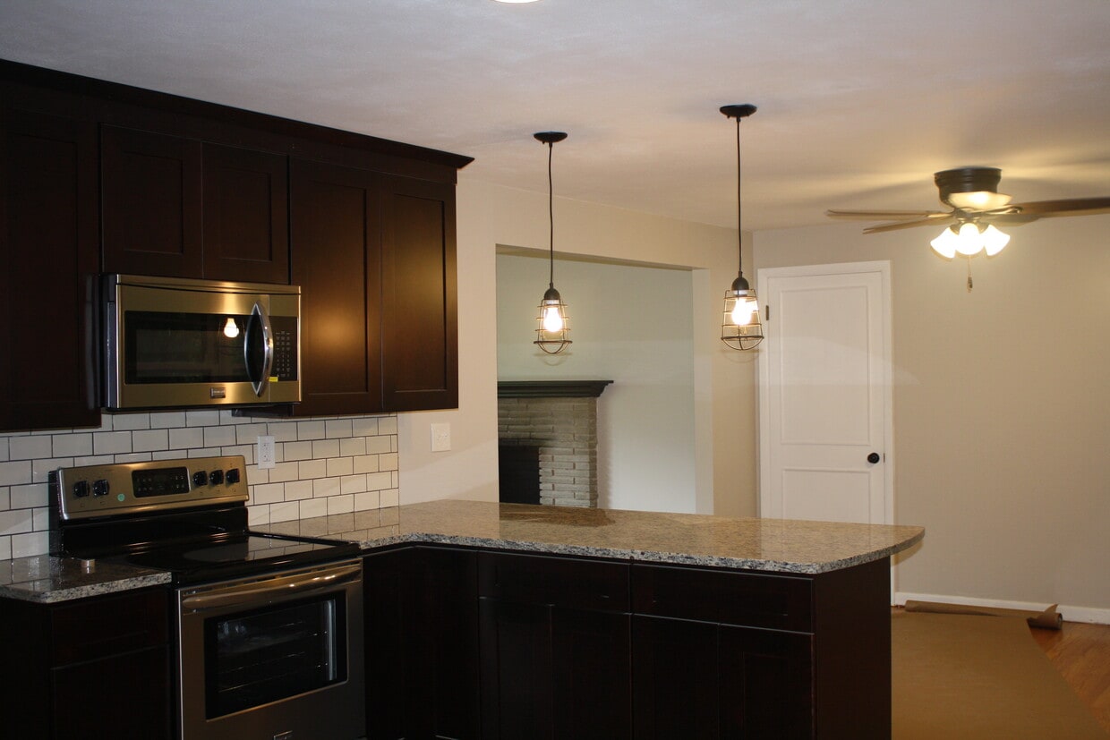 Remodelled Kitchen, new appliances - 545 River Rd