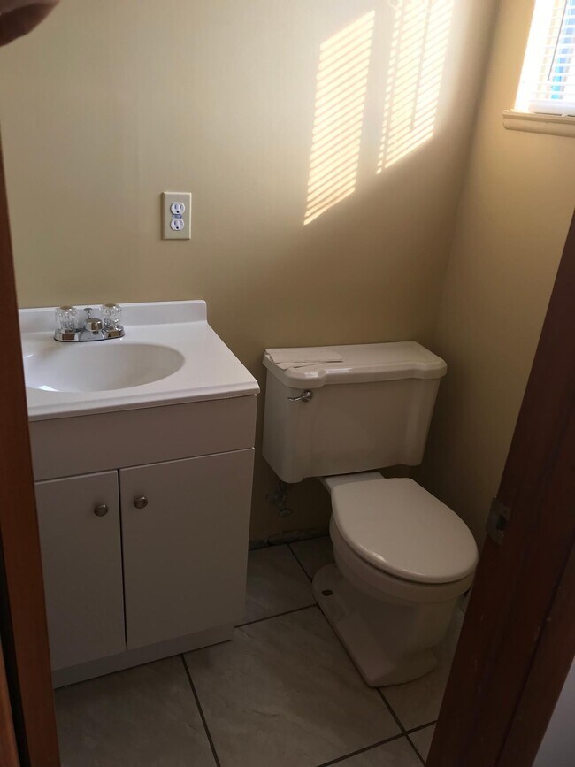 Building Photo - 1250 E 276th St