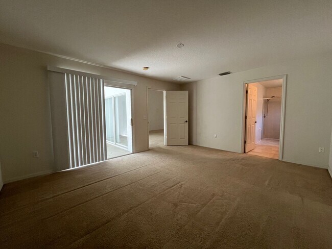Building Photo - DEER LAKES 3/2