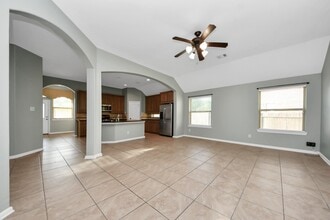 Building Photo - 2402 Village Lakes Dr