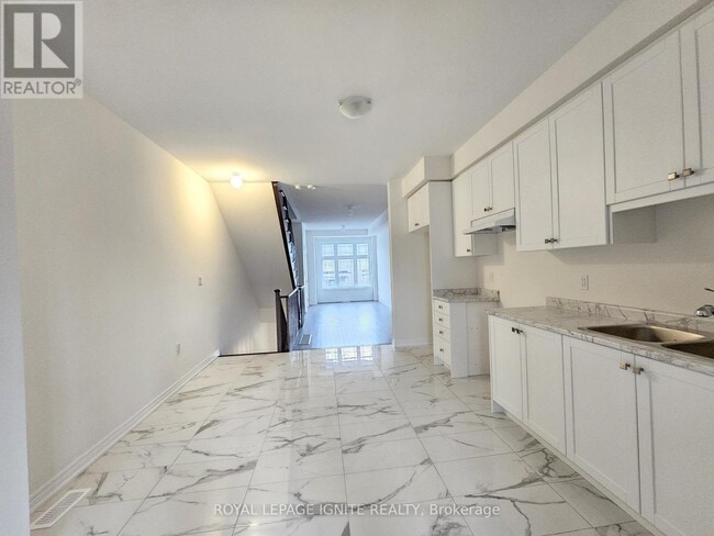 Building Photo - 919 Crowsnest Holw