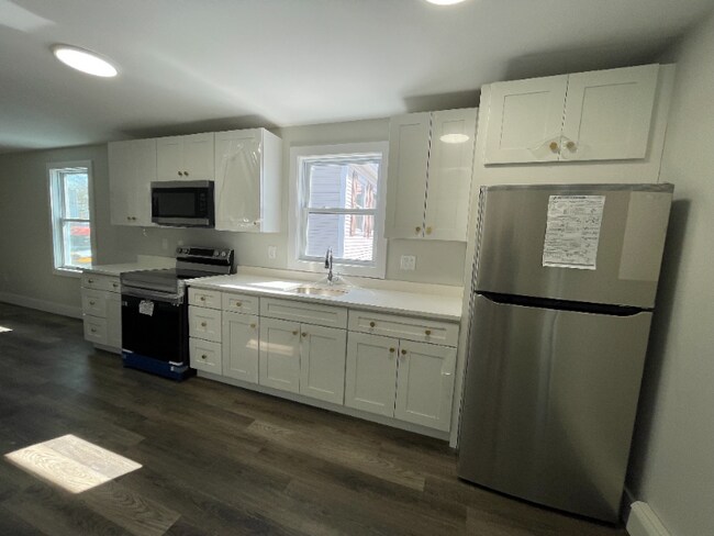Building Photo - 189 E Merrimack St