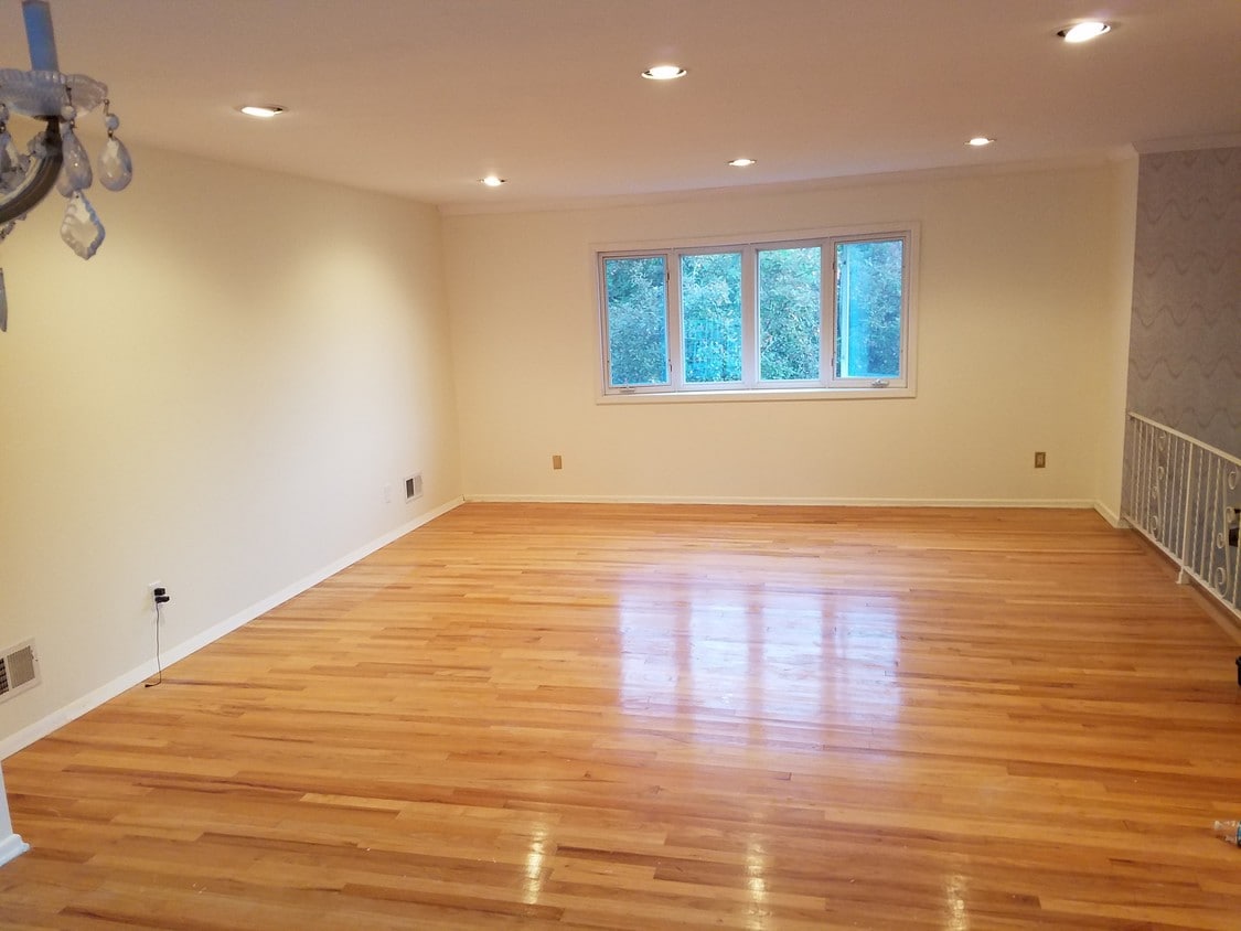 Foto del edificio - 32 Mitchell Ave