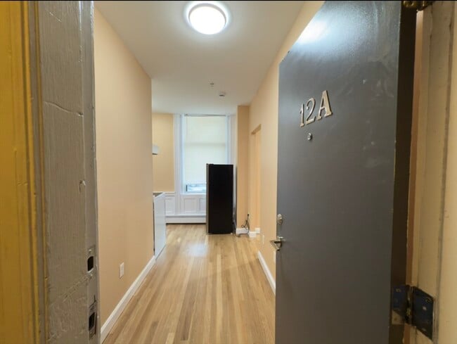 Building Photo - 483 Beacon St