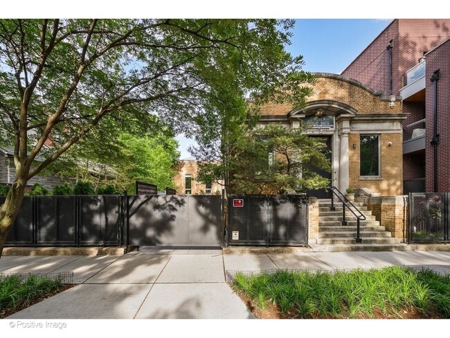 Building Photo - 1019 N Wolcott Ave