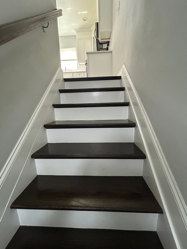 Ground floor stairs - 324 Cross St