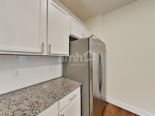 Building Photo - 32971 Lookout Ln