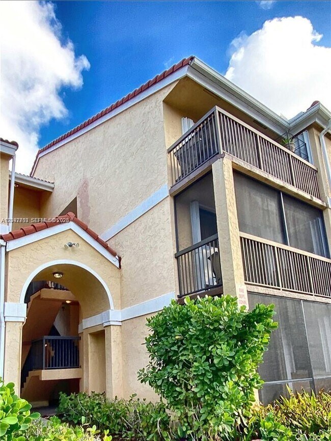 Foto del edificio - 5641 Riverside Dr