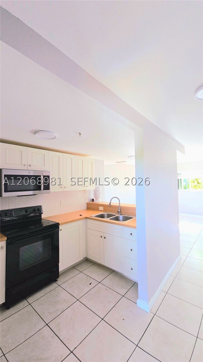 Foto del edificio - 328 NW 12th St