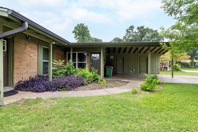 Building Photo - 2200 Lanier Dr
