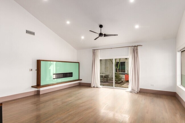 Foto del edificio - 735 E Coronado Rd