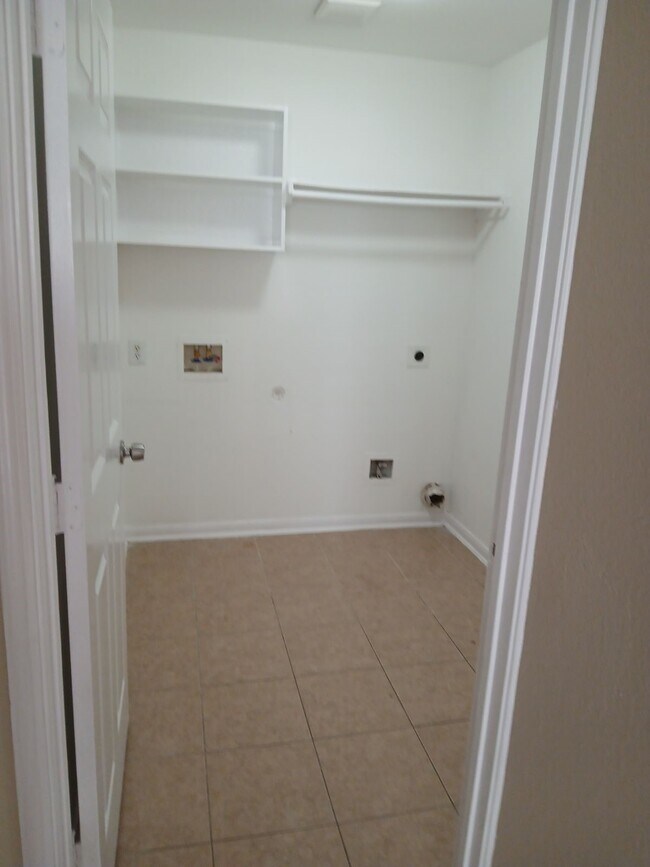 Foto del edificio - 12906 Regalshire Ct