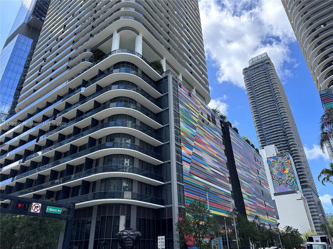 Foto principal - 801 S Miami Ave