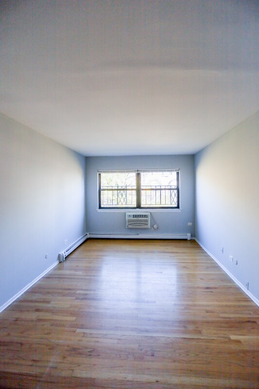 Foto del edificio - 2828 N Cambridge Ave