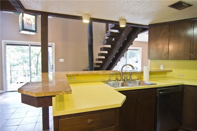 Building Photo - 2938 Westlake Cove