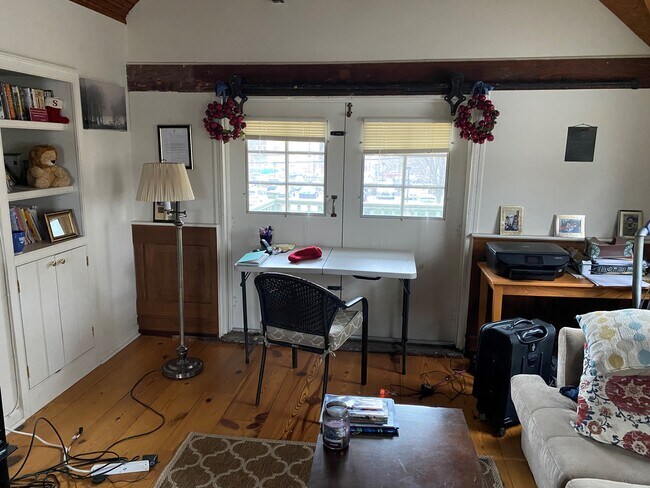 Desk Area - 817 Summit Grove Ave