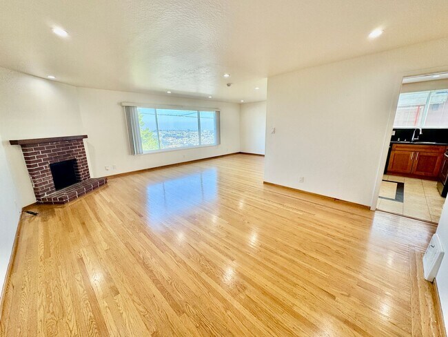 Foto del edificio - Updated Upstairs 3Bed/2Ba Home in Daly City with Views!
